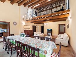 Villa in Belforte All'isauro With Pool