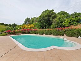 Villa in Belforte All'isauro With Pool