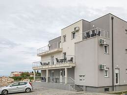 Scenic Apartment in Novalja near Trg Loža & Zrče Beach