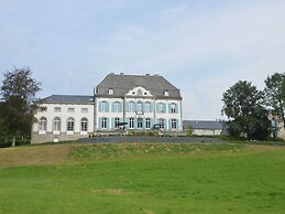Castle in Vyle Et Tharoul With Garden