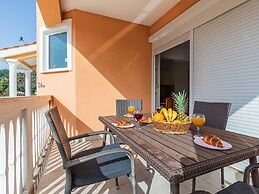 Alluring Apartment in Banjole near Beach & Island