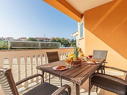 Alluring Apartment in Banjole near Beach & Island