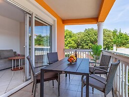 Alluring Apartment in Banjole near Beach & Island