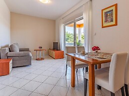 Alluring Apartment in Banjole near Beach & Island
