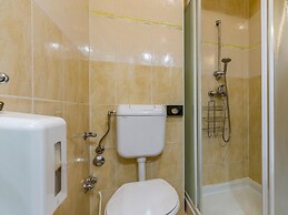 Alluring Apartment in Banjole near Beach & Island