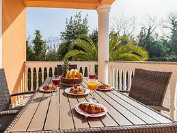 Alluring Apartment in Banjole near Beach & Island