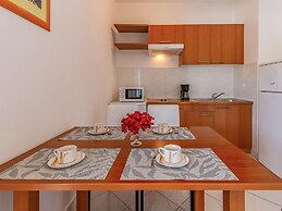 Alluring Apartment in Banjole near Beach & Island