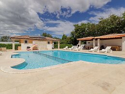 Alluring Apartment in Banjole near Beach & Island