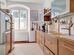 Lavish Castle in Riedenburg with Garden near Lake