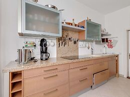 Lavish Castle in Riedenburg with Garden near Lake