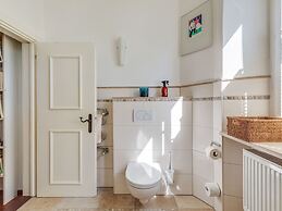 Lavish Castle in Riedenburg with Garden near Lake