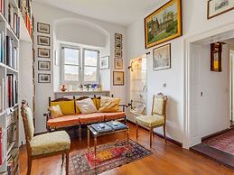 Lavish Castle in Riedenburg with Garden near Lake