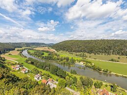Lavish Castle in Riedenburg with Garden near Lake