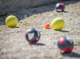 Belvilla by OYO Quaint Holiday Home With Pool