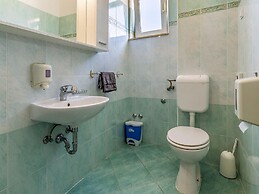 Pretty Apartment in Banjole near Sea Beach & Town Center