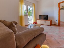 Pretty Apartment in Banjole near Sea Beach & Town Center