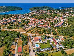 Pretty Apartment in Banjole near Sea Beach & Town Center