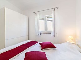 Stylish Holiday Home in Banjole With Swimming Pool