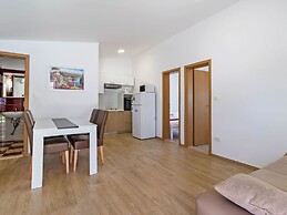 Stylish Holiday Home in Banjole With Swimming Pool