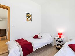 Stylish Holiday Home in Banjole With Swimming Pool