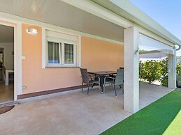 Stylish Holiday Home in Banjole With Swimming Pool