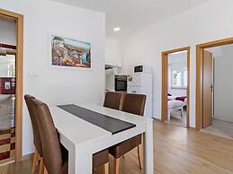 Stylish Holiday Home in Banjole With Swimming Pool