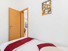 Stylish Holiday Home in Banjole With Swimming Pool