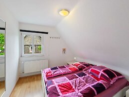 Well-kept Holiday Home With Terrace