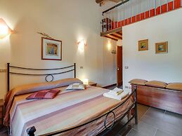 Tranquil Farmhouse in Terranova Bracciolini near Nightlife
