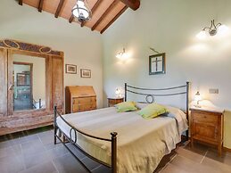 Tranquil Farmhouse in Terranova Bracciolini near Nightlife