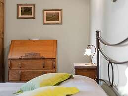 Tranquil Farmhouse in Terranova Bracciolini near Nightlife