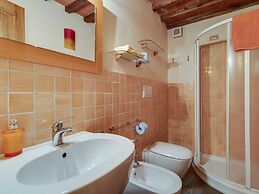 Tranquil Farmhouse in Terranova Bracciolini near Nightlife