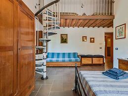 Tranquil Farmhouse in Terranova Bracciolini near Nightlife