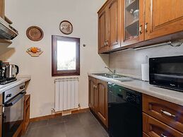 Tranquil Farmhouse in Terranova Bracciolini near Nightlife