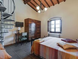 Tranquil Farmhouse in Terranova Bracciolini near Nightlife
