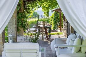 Marche Villa Close Culture