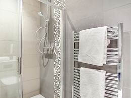 Elegant Apartment in Milton Keynes near Snozone