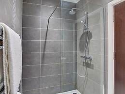 Elegant Apartment in Milton Keynes near Snozone