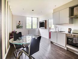 Elegant Apartment in Milton Keynes near Snozone