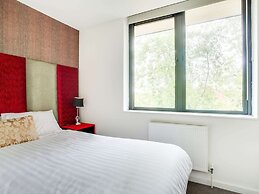 Elegant Apartment in Milton Keynes near Snozone