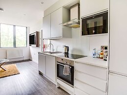 Elegant Apartment in Milton Keynes near Snozone