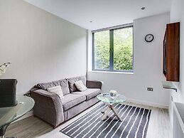 Elegant Apartment in Milton Keynes near Snozone