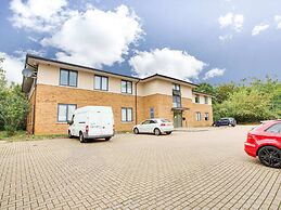 Elegant Apartment in Milton Keynes near Snozone