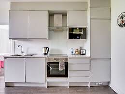 Elegant Apartment in Milton Keynes near Snozone