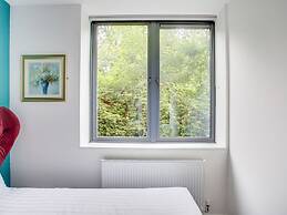 Elegant Apartment in Milton Keynes near Snozone