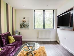 Elegant Apartment in Milton Keynes near Snozone