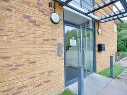 Elegant Apartment in Milton Keynes near Snozone