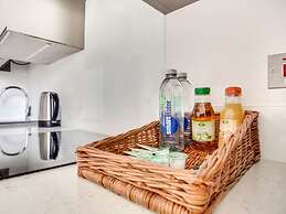 Elegant Apartment in Milton Keynes near Snozone