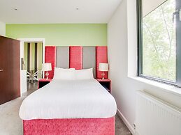 Urban Apartment in South East for 2 near Canary Karaoke