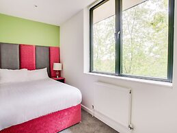 Urban Apartment in South East for 2 near Canary Karaoke